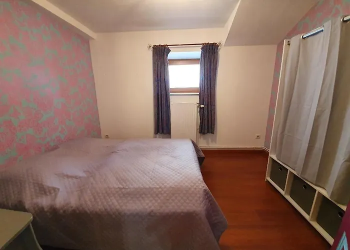 Lilas, Loft 2 A 8 Personnes, Avec Salle De Jeux Et Dans La Apartment